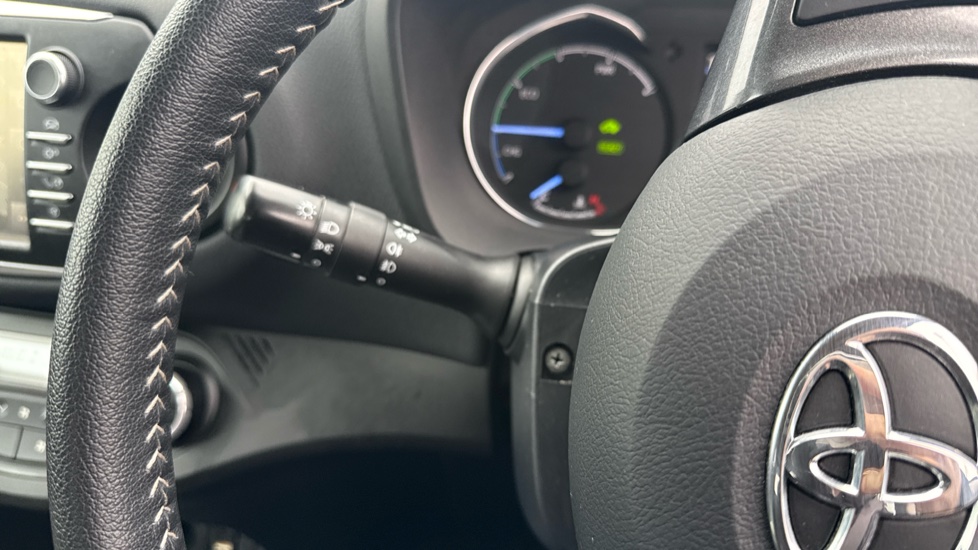 Toyota Yaris 1.5 Hybrid Y20 5dr CVT [Bi-tone] Hybrid Hatchback - Image 48