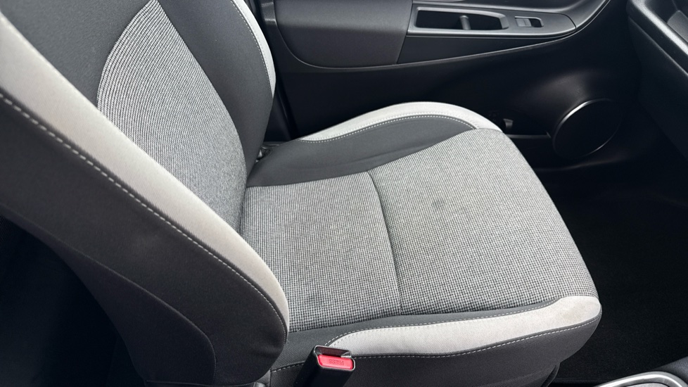 Toyota Yaris 1.5 Hybrid Y20 5dr CVT [Bi-tone] Hybrid Hatchback - Image 52