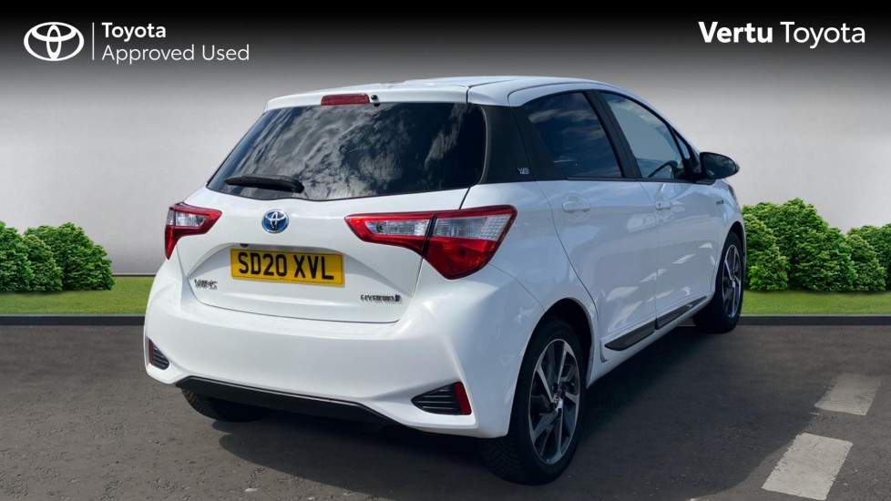 Toyota Yaris 1.5 Hybrid Y20 5dr CVT [Bi-tone] Hybrid Hatchback - Image 2