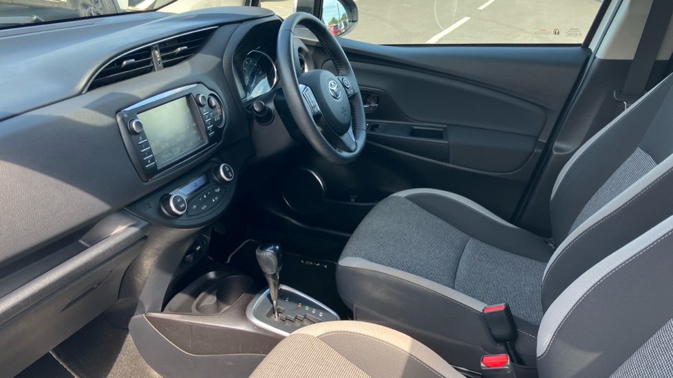 Toyota Yaris 1.5 Hybrid Y20 5dr CVT [Bi-tone] Hybrid Hatchback - Image 5