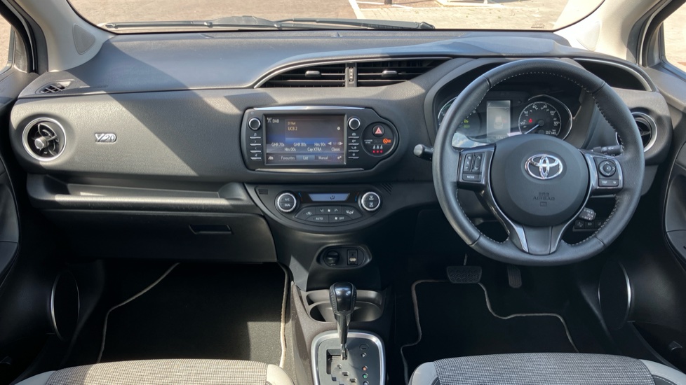 Toyota Yaris 1.5 Hybrid Y20 5dr CVT [Bi-tone] Hybrid Hatchback - Image 6