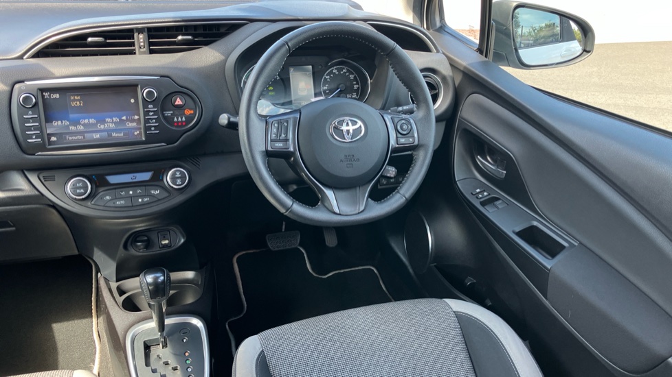 Toyota Yaris 1.5 Hybrid Y20 5dr CVT [Bi-tone] Hybrid Hatchback - Image 7
