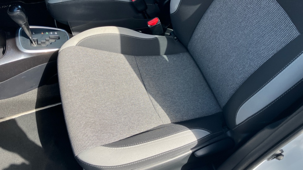 Toyota Yaris 1.5 Hybrid Y20 5dr CVT [Bi-tone] Hybrid Hatchback - Image 17