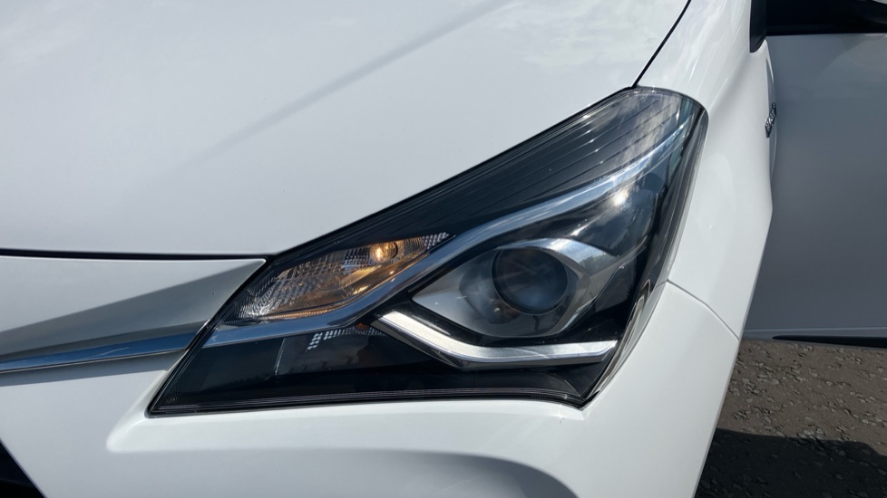 Toyota Yaris 1.5 Hybrid Y20 5dr CVT [Bi-tone] Hybrid Hatchback - Image 20
