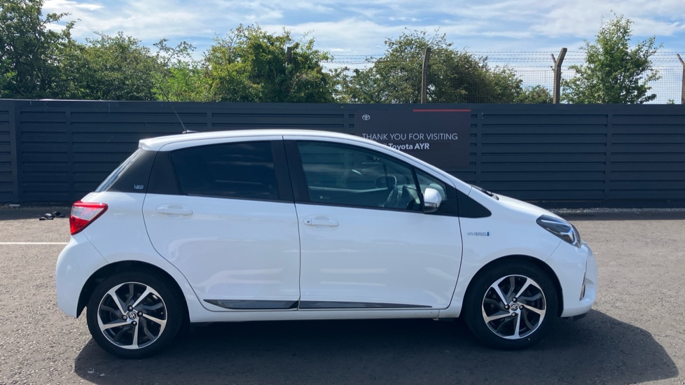 Toyota Yaris 1.5 Hybrid Y20 5dr CVT [Bi-tone] Hybrid Hatchback - Image 23