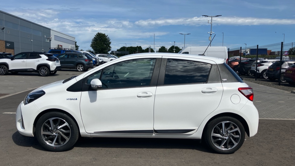 Toyota Yaris 1.5 Hybrid Y20 5dr CVT [Bi-tone] Hybrid Hatchback - Image 24