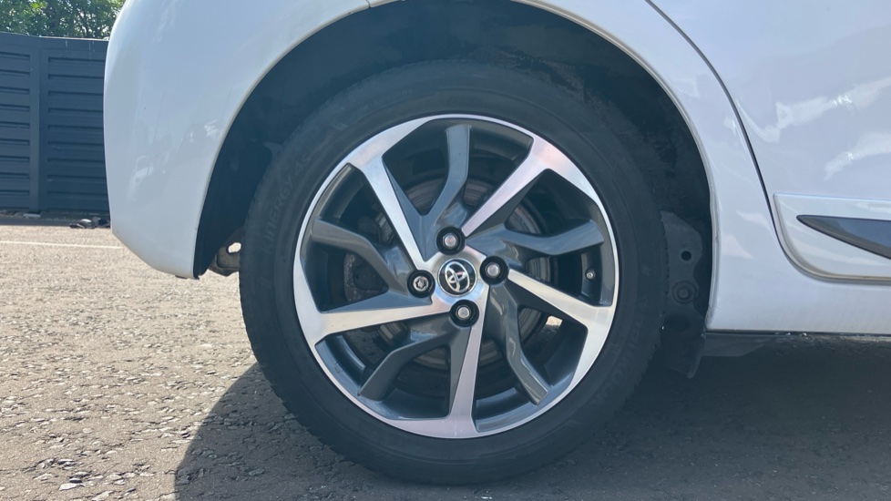 Toyota Yaris 1.5 Hybrid Y20 5dr CVT [Bi-tone] Hybrid Hatchback - Image 25