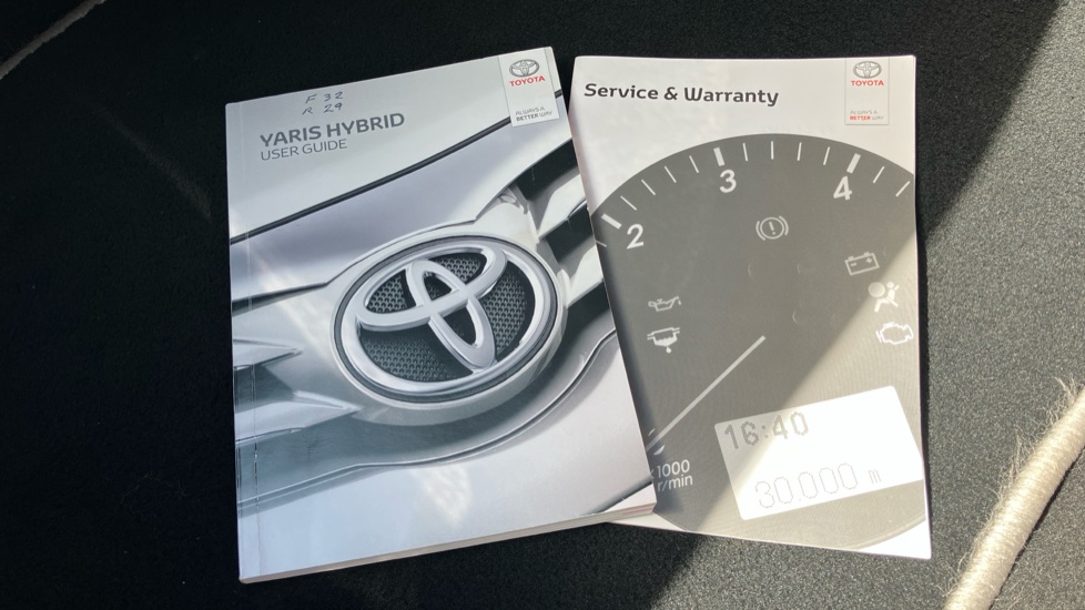 Toyota Yaris 1.5 Hybrid Y20 5dr CVT [Bi-tone] Hybrid Hatchback - Image 27