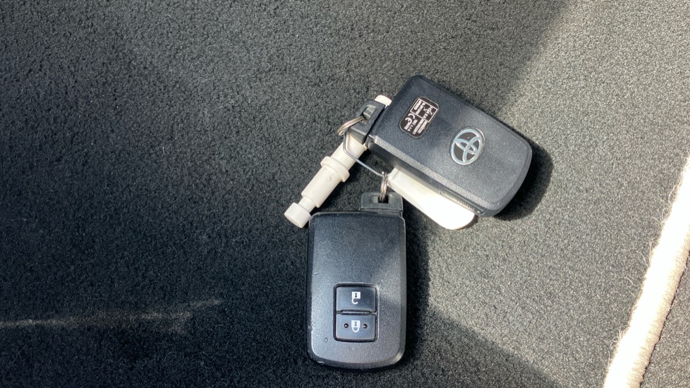 Toyota Yaris 1.5 Hybrid Y20 5dr CVT [Bi-tone] Hybrid Hatchback - Image 28
