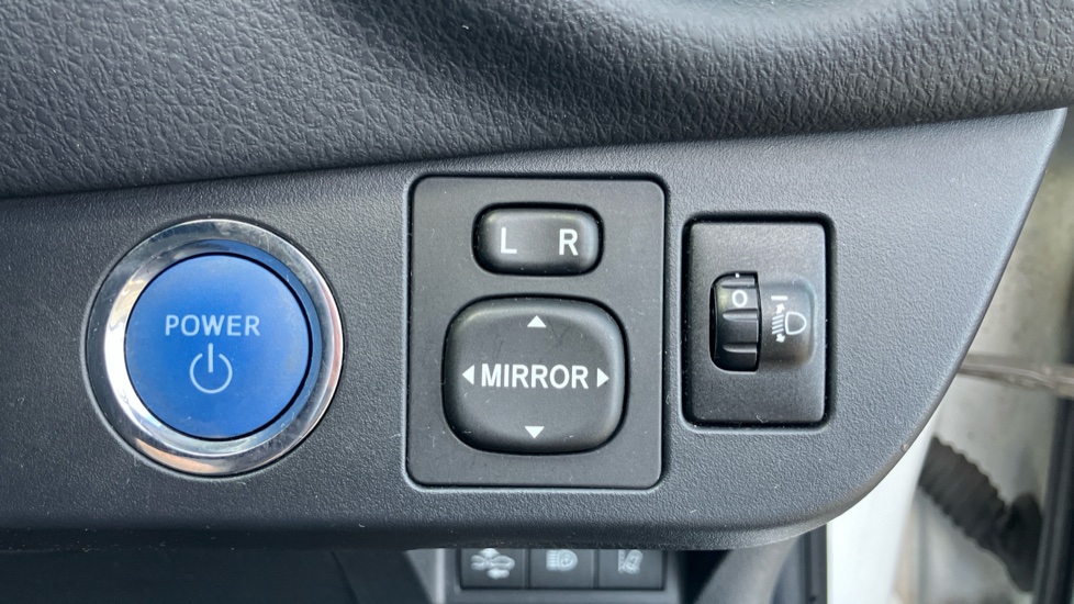 Toyota Yaris 1.5 Hybrid Y20 5dr CVT [Bi-tone] Hybrid Hatchback - Image 32