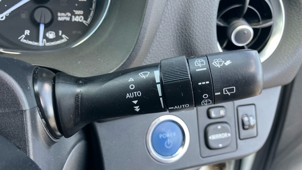Toyota Yaris 1.5 Hybrid Y20 5dr CVT [Bi-tone] Hybrid Hatchback - Image 38