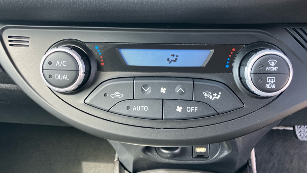 Toyota Yaris 1.5 Hybrid Y20 5dr CVT [Bi-tone] Hybrid Hatchback - Image 39