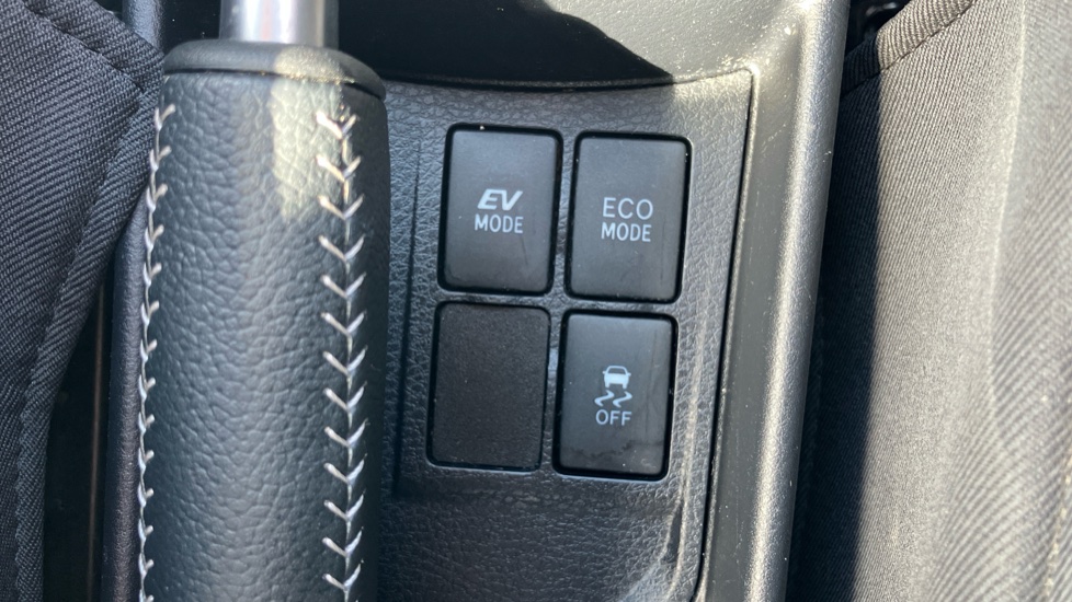 Toyota Yaris 1.5 Hybrid Y20 5dr CVT [Bi-tone] Hybrid Hatchback - Image 41