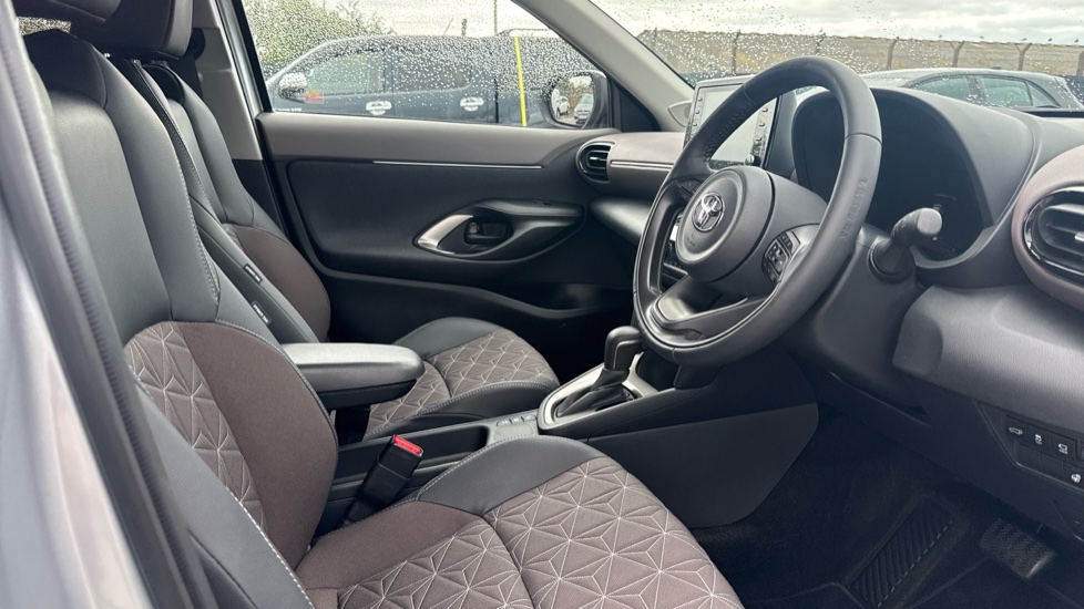 Toyota Yaris Cross 1.5 Hybrid Excel 5dr CVT Hybrid Estate - Image 12