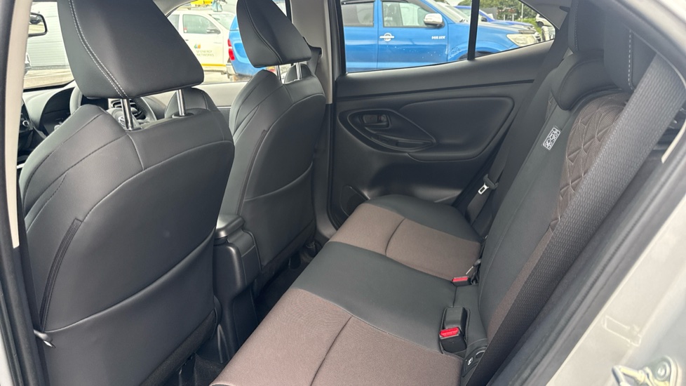 Toyota Yaris Cross 1.5 Hybrid Excel 5dr CVT Hybrid Estate - Image 15