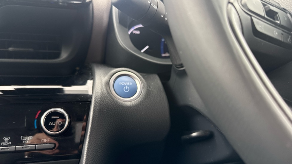 Toyota Yaris Cross 1.5 Hybrid Excel 5dr CVT Hybrid Estate - Image 16
