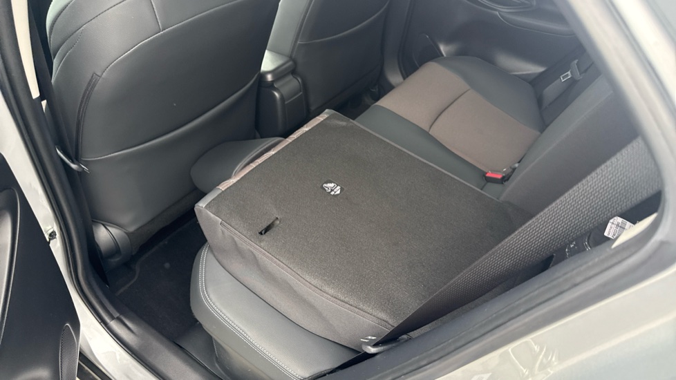 Toyota Yaris Cross 1.5 Hybrid Excel 5dr CVT Hybrid Estate - Image 18