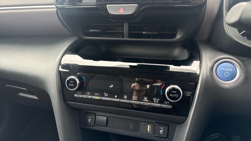 Toyota Yaris Cross 1.5 Hybrid Excel 5dr CVT Hybrid Estate - Image 32