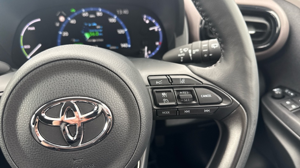 Toyota Yaris Cross 1.5 Hybrid Excel 5dr CVT Hybrid Estate - Image 37