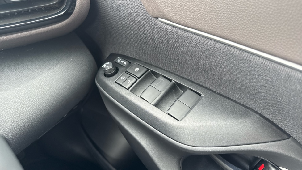 Toyota Yaris Cross 1.5 Hybrid Excel 5dr CVT Hybrid Estate - Image 41