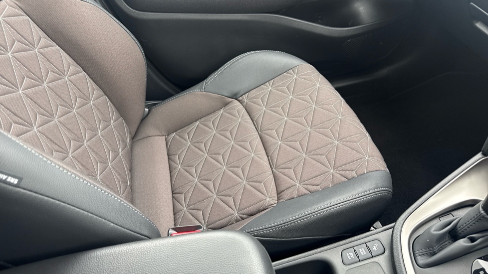 Toyota Yaris Cross 1.5 Hybrid Excel 5dr CVT Hybrid Estate - Image 45