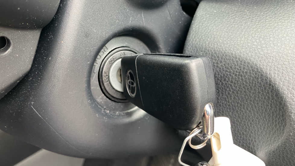 Toyota Yaris 1.5 Hybrid Design 5dr CVT Hybrid Hatchback - Image 16