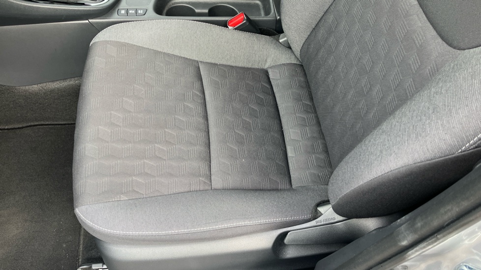 Toyota Yaris 1.5 Hybrid Design 5dr CVT Hybrid Hatchback - Image 17