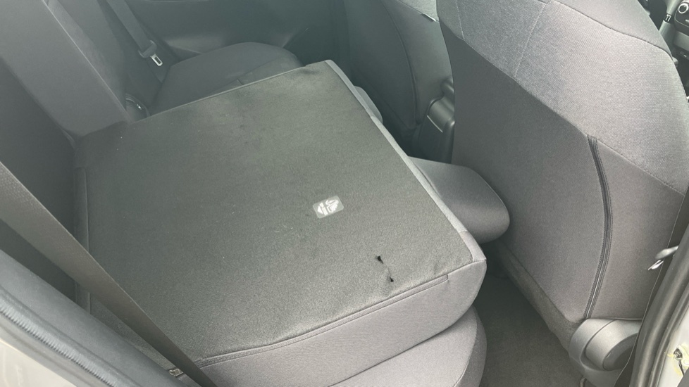 Toyota Yaris 1.5 Hybrid Design 5dr CVT Hybrid Hatchback - Image 18