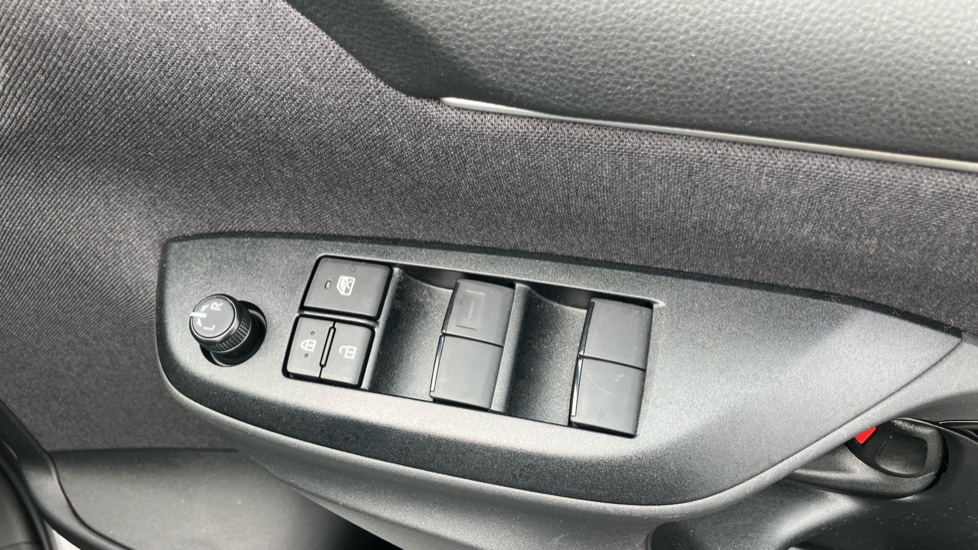 Toyota Yaris 1.5 Hybrid Design 5dr CVT Hybrid Hatchback - Image 31