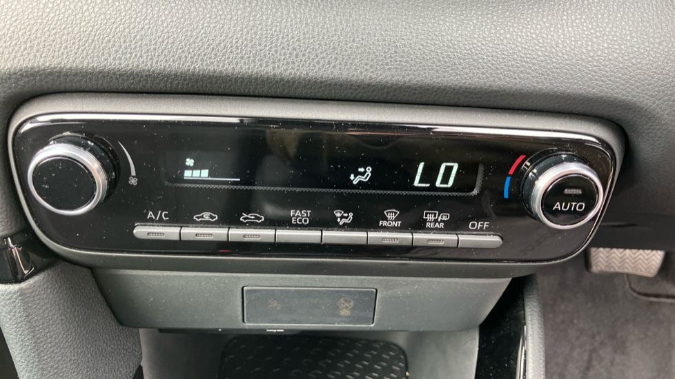 Toyota Yaris 1.5 Hybrid Design 5dr CVT Hybrid Hatchback - Image 33