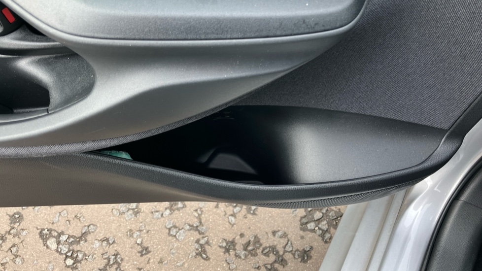 Toyota Yaris 1.5 Hybrid Design 5dr CVT Hybrid Hatchback - Image 41