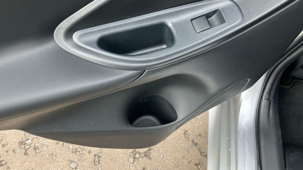 Toyota Yaris 1.5 Hybrid Design 5dr CVT Hybrid Hatchback - Image 42