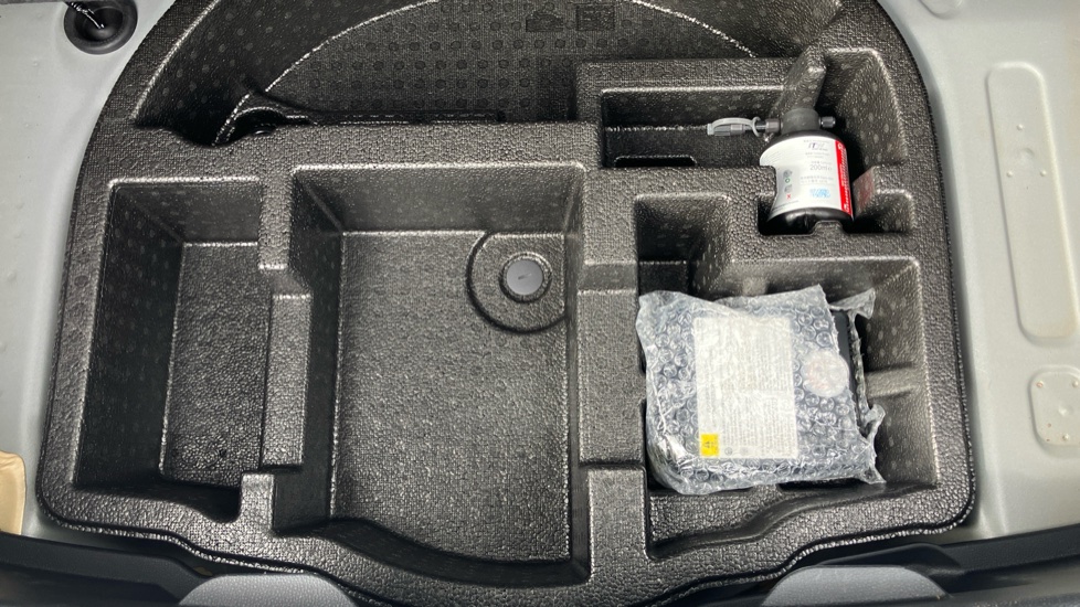 Toyota Yaris 1.5 Hybrid Design 5dr CVT Hybrid Hatchback - Image 43