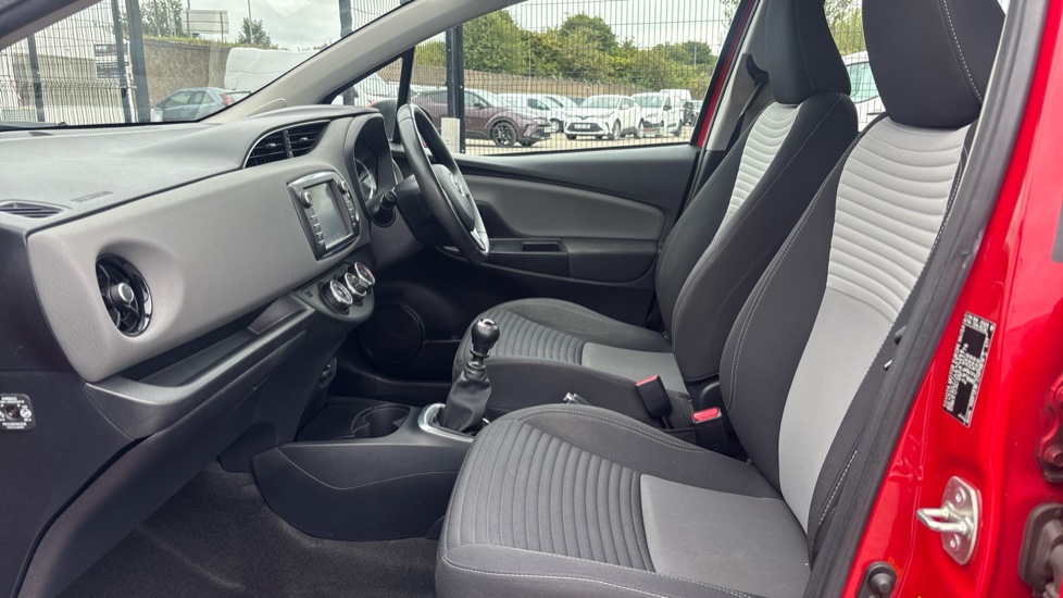 Toyota Yaris 1.5 VVT-i Icon Tech 5dr Petrol Hatchback - Image 5