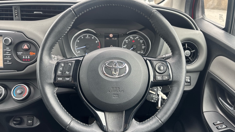 Toyota Yaris 1.5 VVT-i Icon Tech 5dr Petrol Hatchback - Image 10
