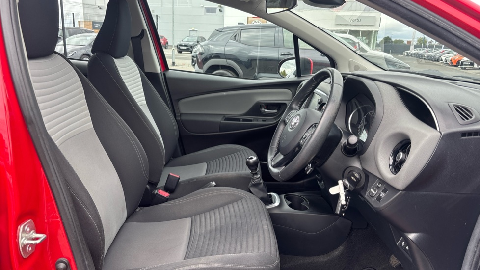 Toyota Yaris 1.5 VVT-i Icon Tech 5dr Petrol Hatchback - Image 12
