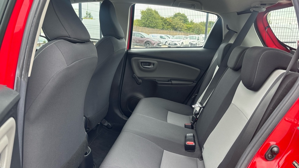 Toyota Yaris 1.5 VVT-i Icon Tech 5dr Petrol Hatchback - Image 15