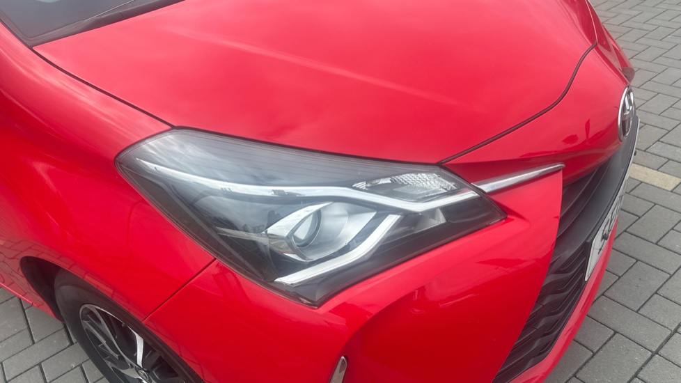 Toyota Yaris 1.5 VVT-i Icon Tech 5dr Petrol Hatchback - Image 20