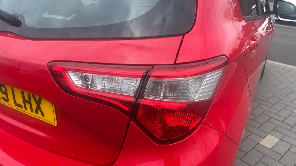 Toyota Yaris 1.5 VVT-i Icon Tech 5dr Petrol Hatchback - Image 21