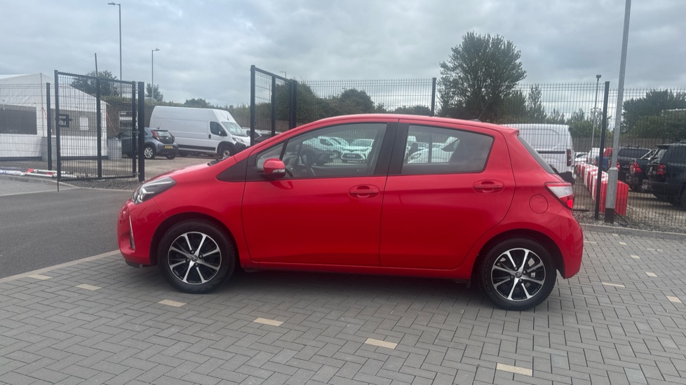 Toyota Yaris 1.5 VVT-i Icon Tech 5dr Petrol Hatchback - Image 24