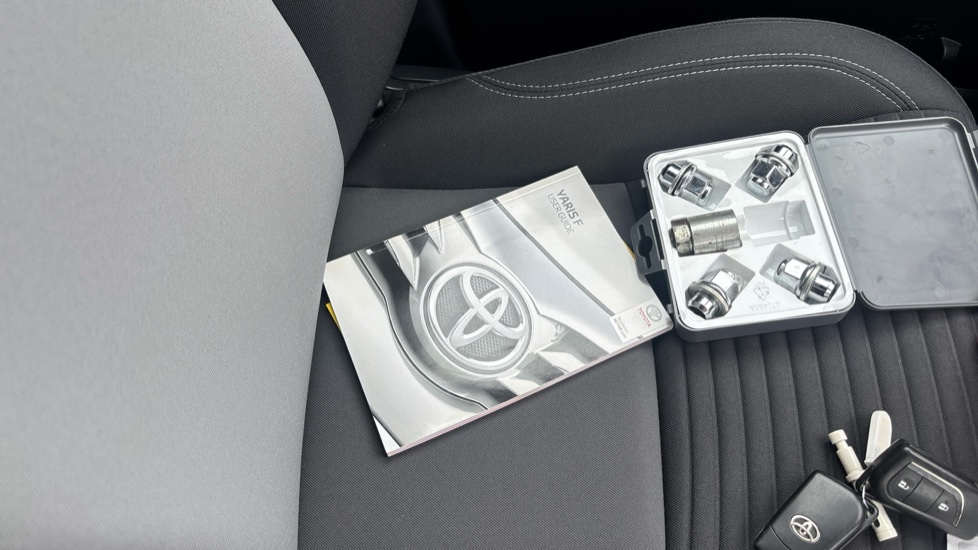 Toyota Yaris 1.5 VVT-i Icon Tech 5dr Petrol Hatchback - Image 27