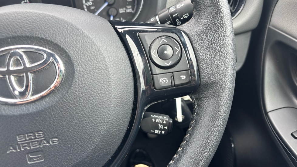 Toyota Yaris 1.5 VVT-i Icon Tech 5dr Petrol Hatchback - Image 32