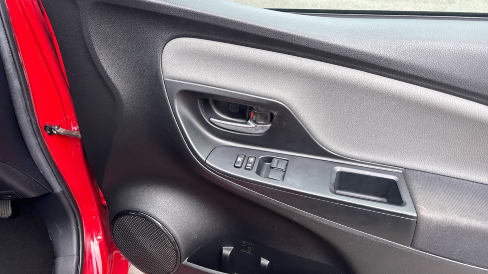 Toyota Yaris 1.5 VVT-i Icon Tech 5dr Petrol Hatchback - Image 33