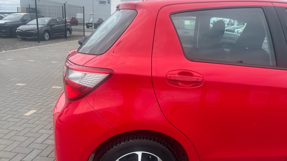 Toyota Yaris 1.5 VVT-i Icon Tech 5dr Petrol Hatchback - Image 35