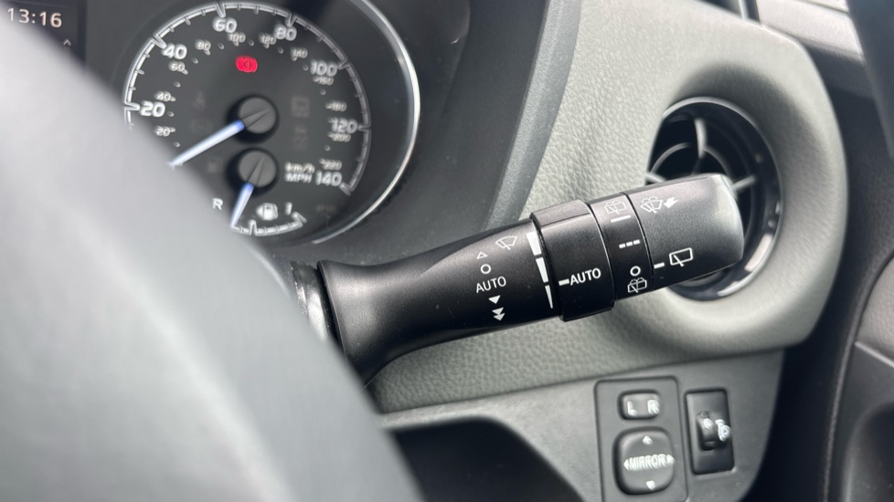 Toyota Yaris 1.5 VVT-i Icon Tech 5dr Petrol Hatchback - Image 38