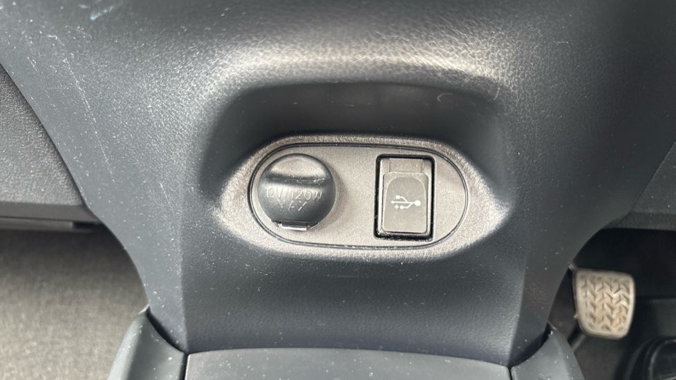 Toyota Yaris 1.5 VVT-i Icon Tech 5dr Petrol Hatchback - Image 44