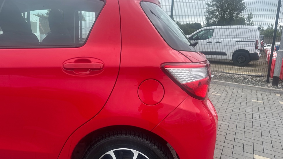Toyota Yaris 1.5 VVT-i Icon Tech 5dr Petrol Hatchback - Image 48