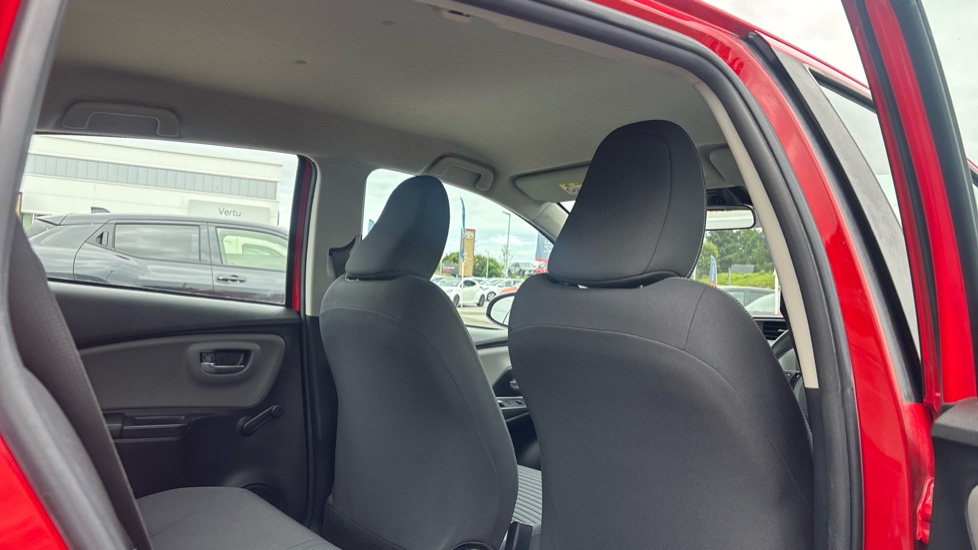 Toyota Yaris 1.5 VVT-i Icon Tech 5dr Petrol Hatchback - Image 51
