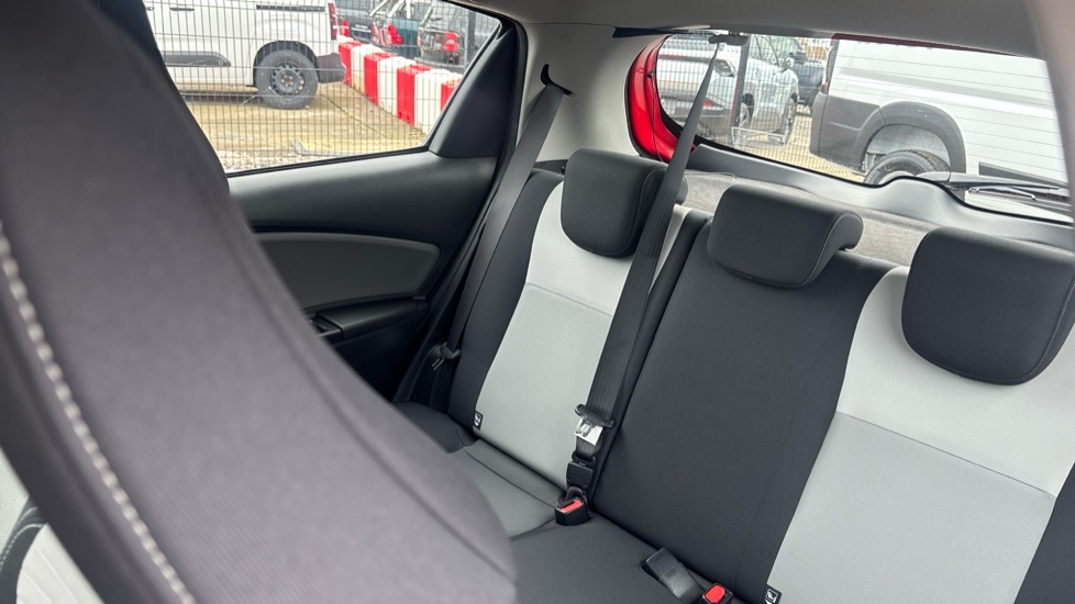 Toyota Yaris 1.5 VVT-i Icon Tech 5dr Petrol Hatchback - Image 52