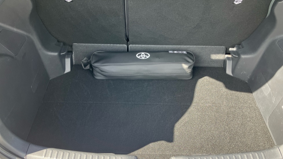 Toyota Yaris 1.5 Hybrid Design 5dr CVT Hybrid Hatchback - Image 13
